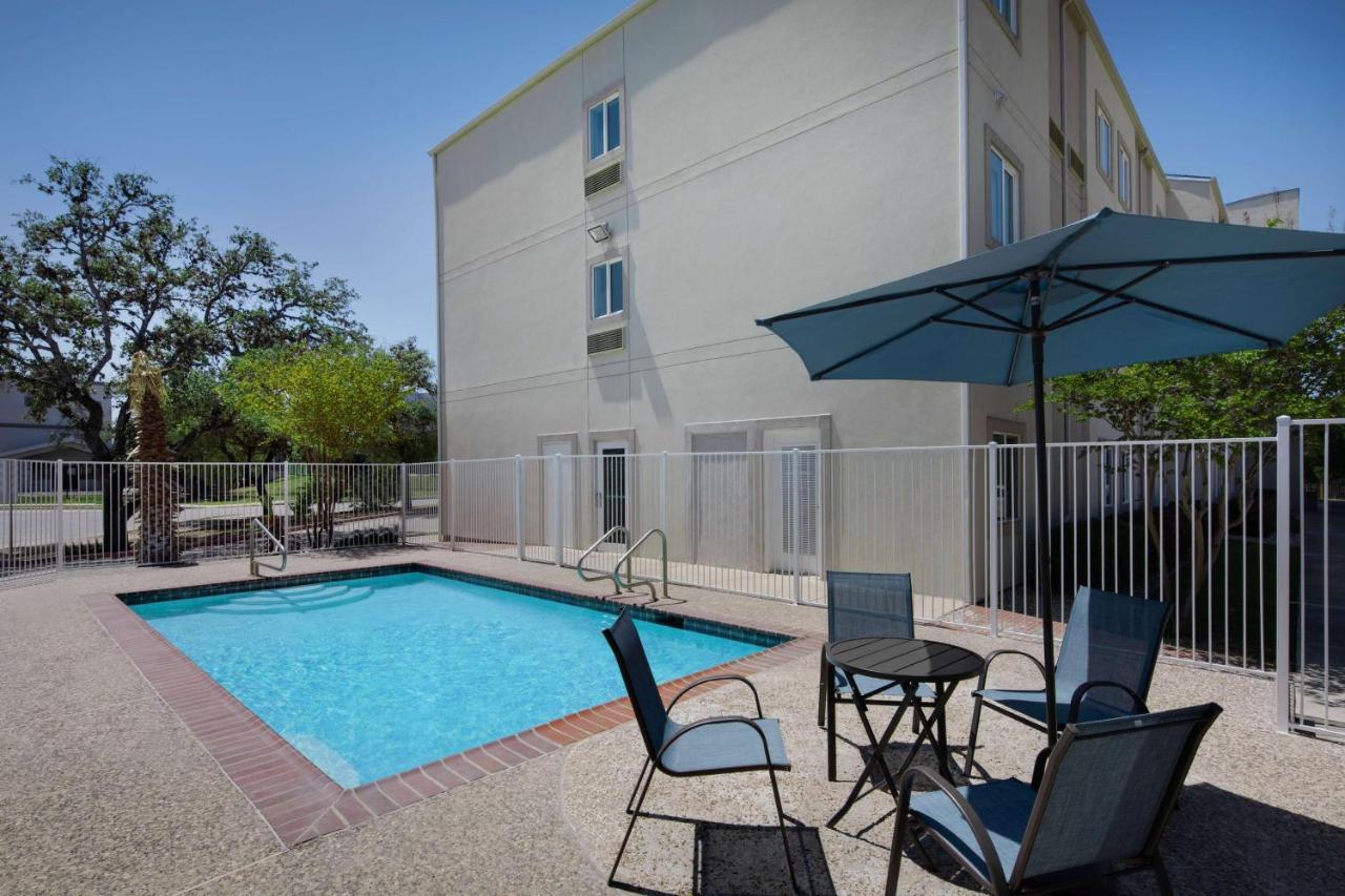 Baymont By Wyndham San Antonio Airport Hotel Eksteriør billede