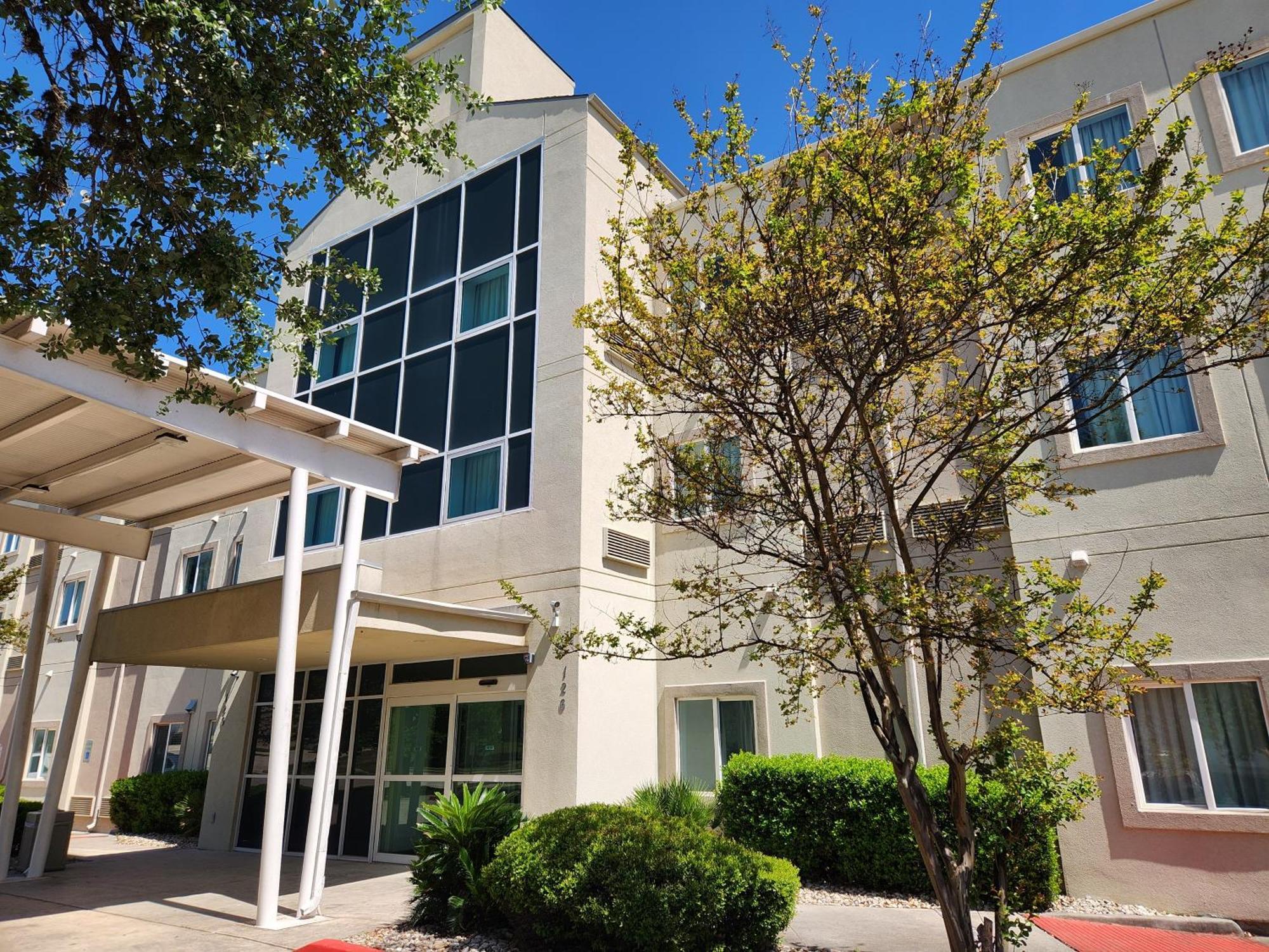 Baymont By Wyndham San Antonio Airport Hotel Eksteriør billede