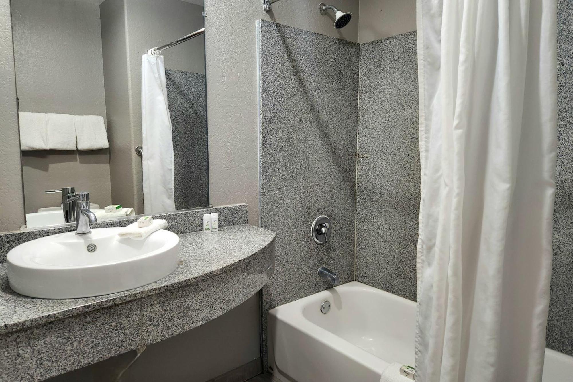 Baymont By Wyndham San Antonio Airport Hotel Eksteriør billede