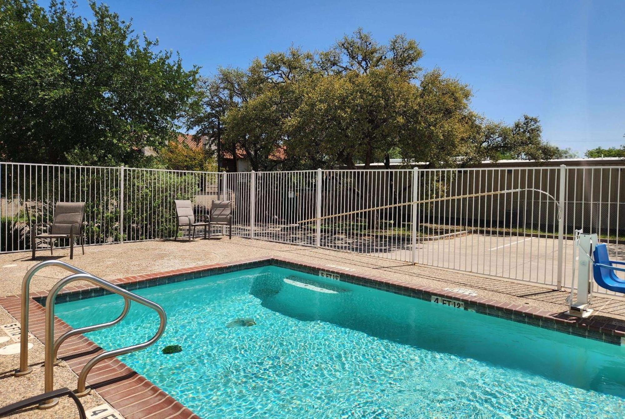 Baymont By Wyndham San Antonio Airport Hotel Eksteriør billede