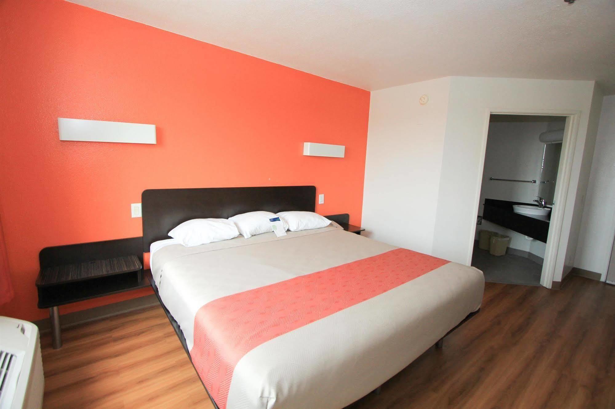 Baymont By Wyndham San Antonio Airport Hotel Eksteriør billede