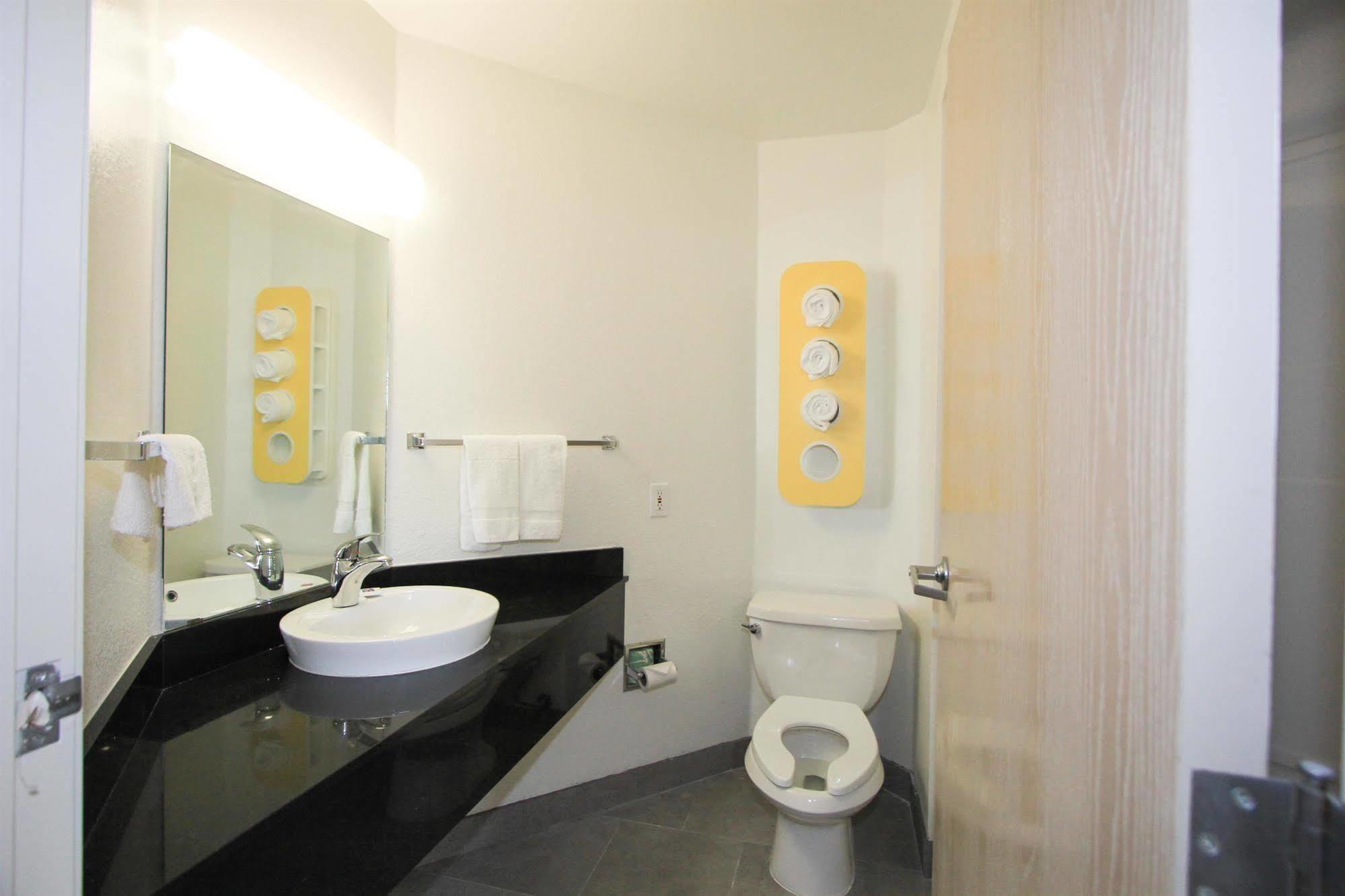 Baymont By Wyndham San Antonio Airport Hotel Eksteriør billede